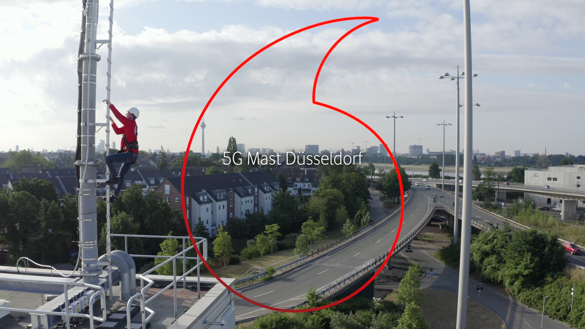 5G-Netzausbau | Techniker aktivieren 5G-Antennen für das Mobilfunk-Netz der Zukunft
